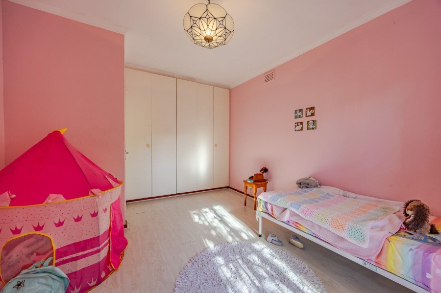 5 Bedroom Property for Sale in Lakeside Western Cape